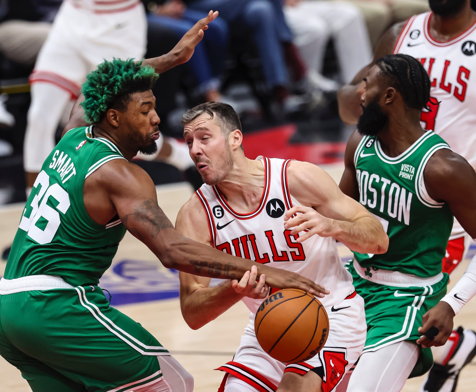 公牛轻取上海队，塔图姆统治全场