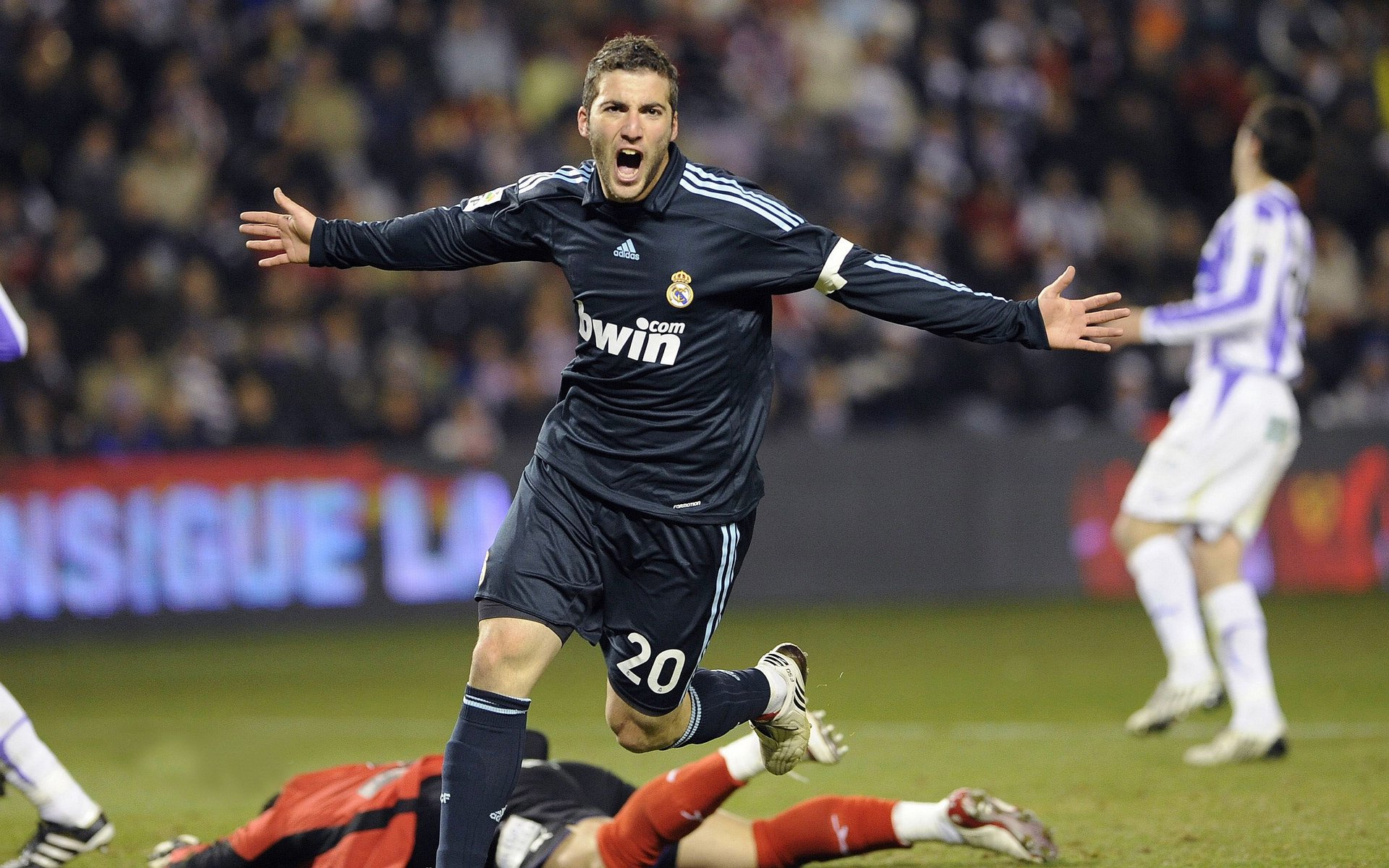 独舞与协奏，英格拉姆烈焰出鞘，广厦团队火力全开碾碎开拓者