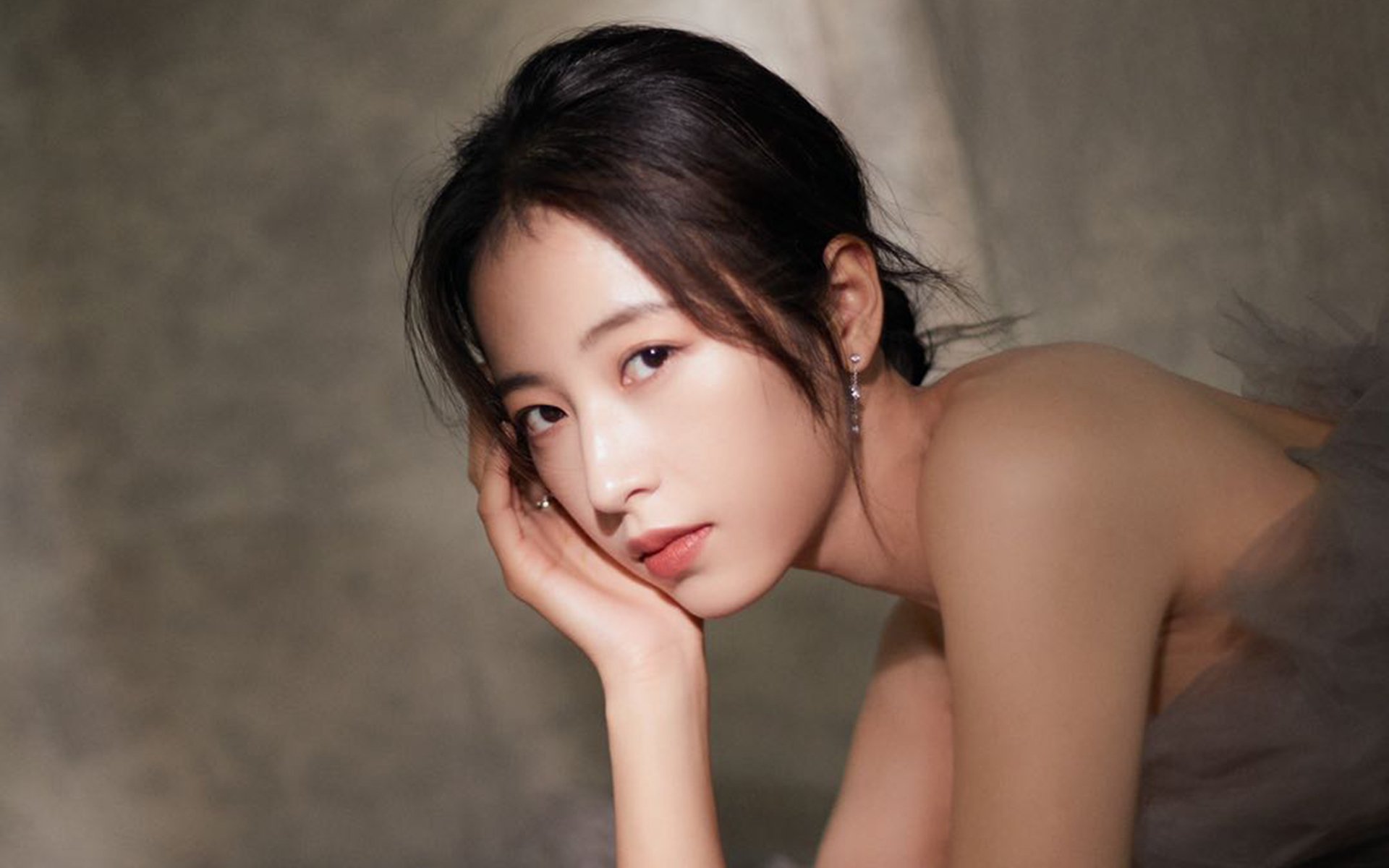 开云sport-绿茵与硬木的交响，足球与篮球巅峰之战的胜利精神